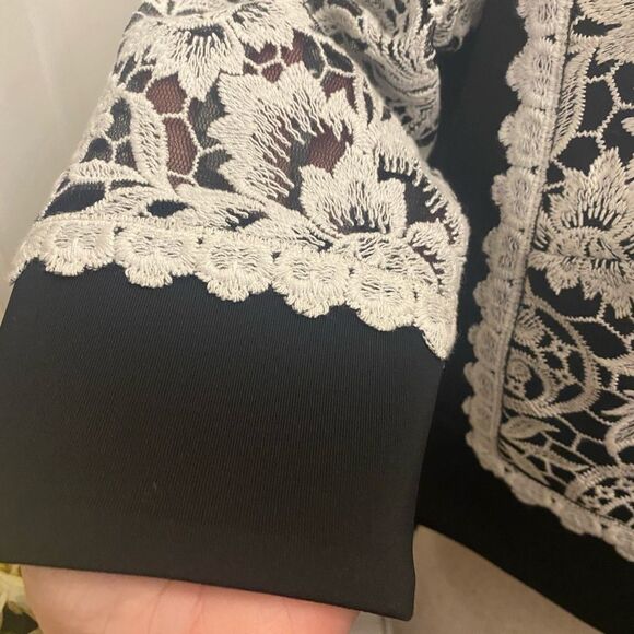 Tadashi Shoji lace/ mesh cropped blazer, size 2 - Picture 8 of 16